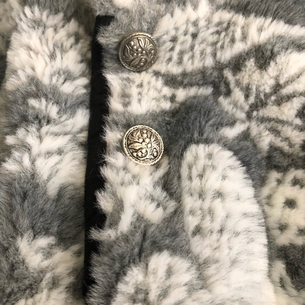 Nanuk Jacket View 2